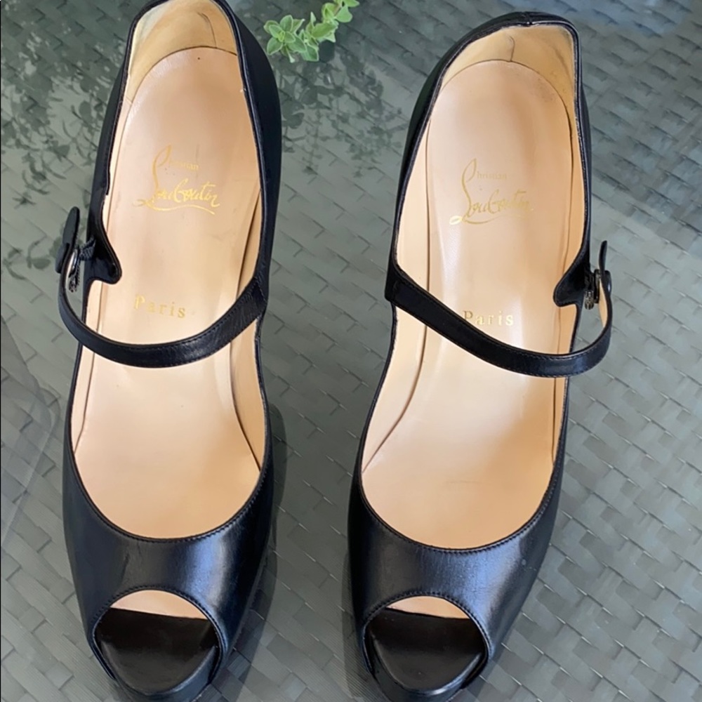 Christian Louboutin shoes sz 40